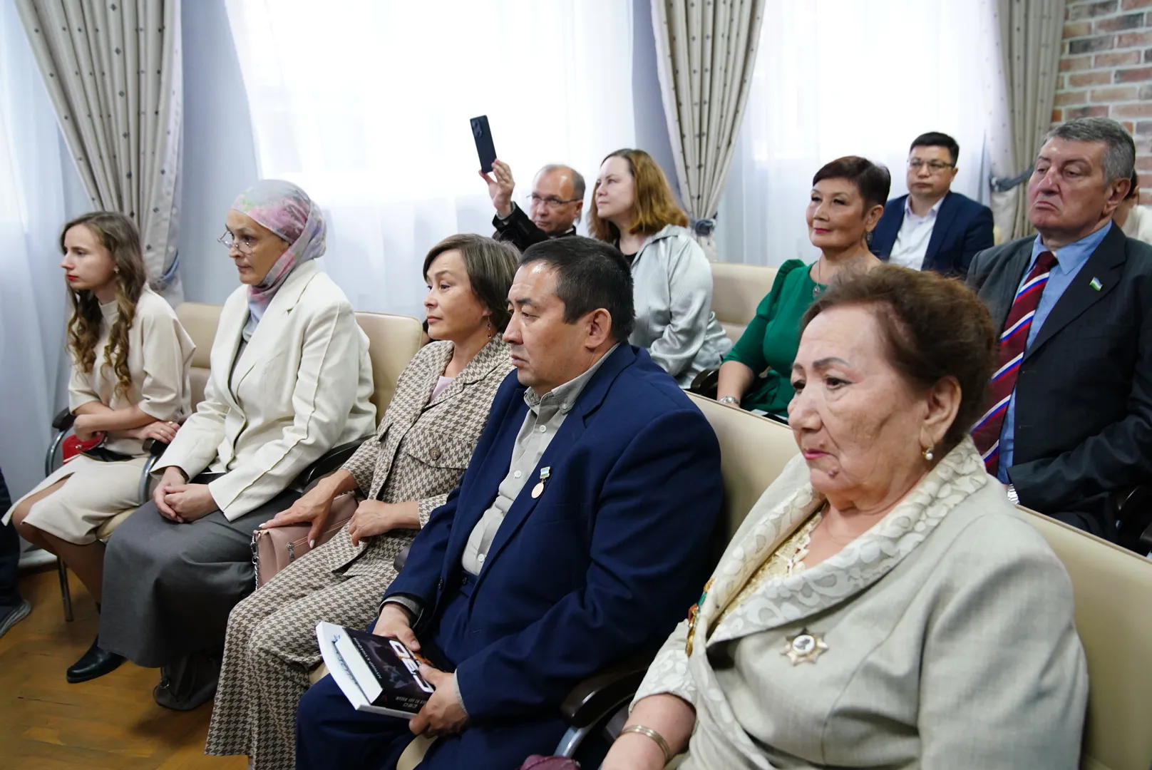 «Әҙиптәрҙең фекерен иҫәпкә алмайынса, етди ҡарарҙар ҡабул итмәйбеҙ»
