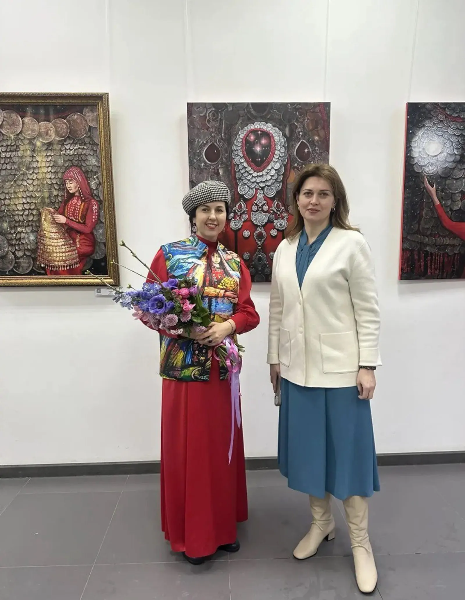 Раушания Бәҙретдинова ҡатын-ҡыҙ көсө тураһында картиналар серияһын тәҡдим итте