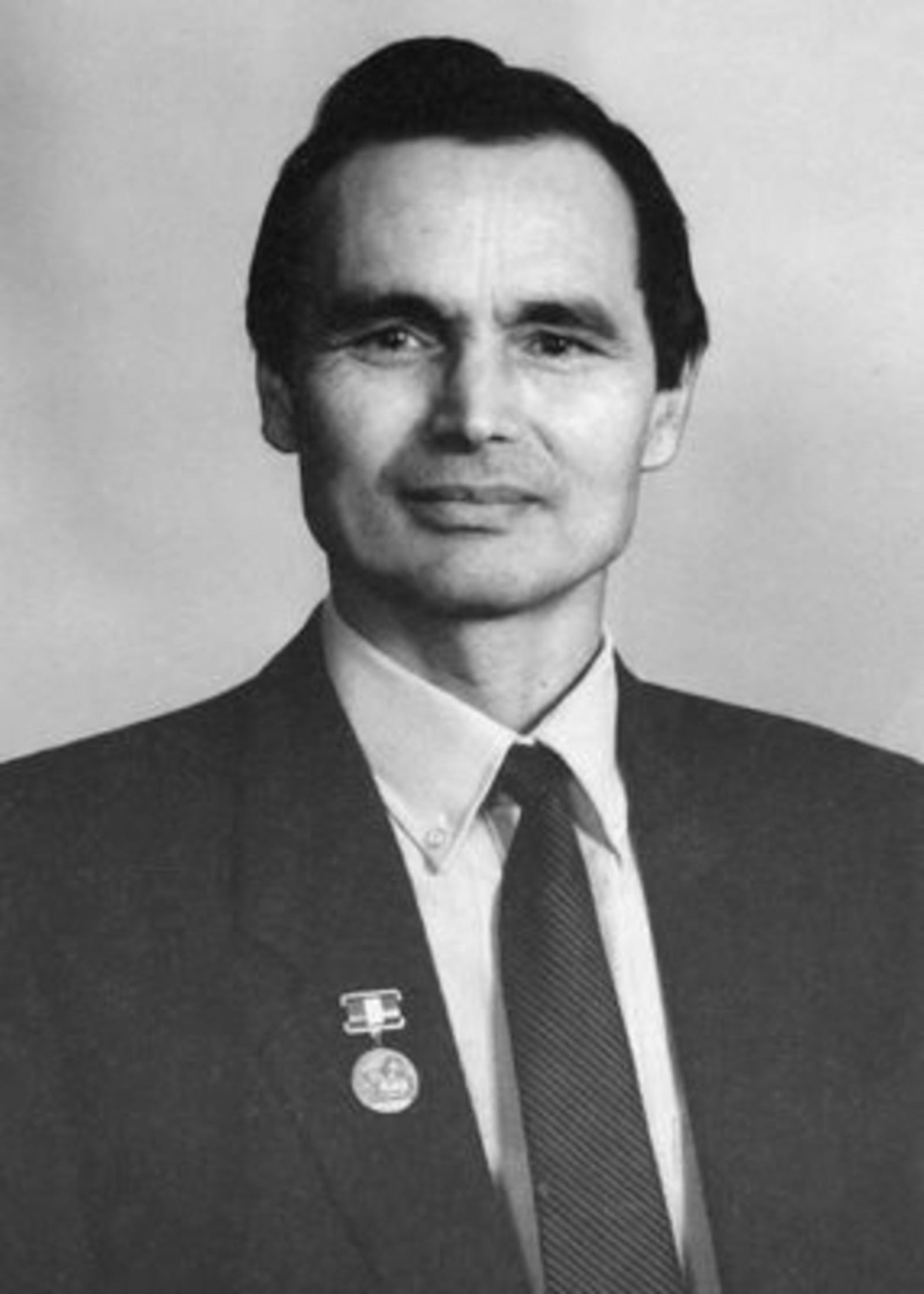 Халыҡ шағиры Ҡәҙим Аралбаевтың юбилейы уңайынан указ баҫылып сыҡты